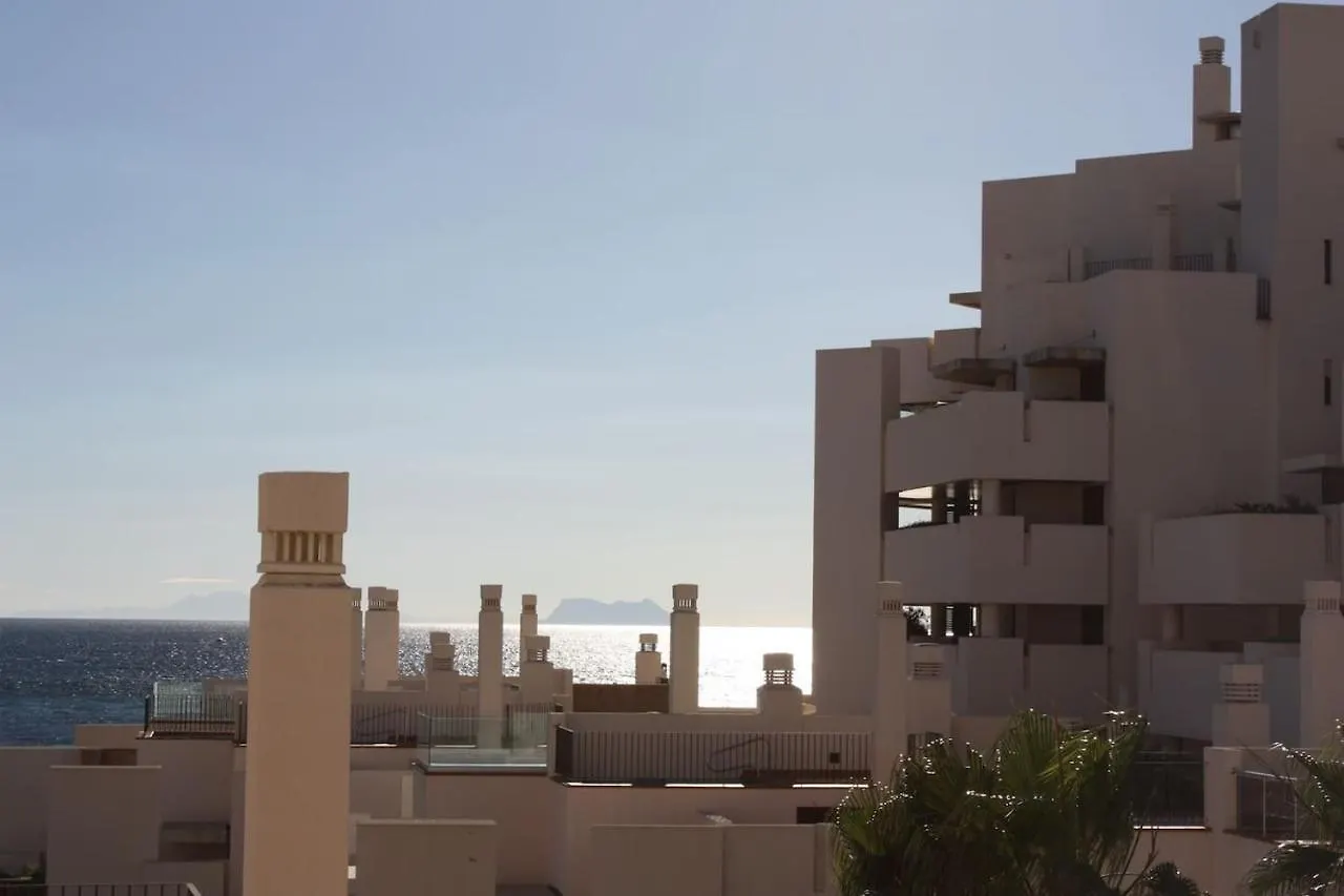 110 - Beach Two-Bedroom Apartment Эстепона